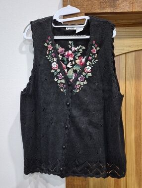 Vintage Embroidered Black Cottagecore Ramie Blend Vest Size 2X Chunky Buttons